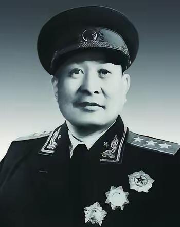 1949年，74军军长邱维达被俘，负责审核战犯名单的钟期光看到他的名字后，笑道：