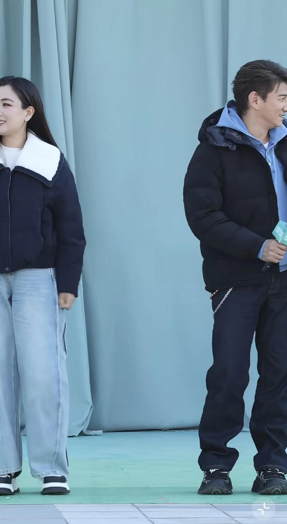 吴奇隆与马苏同框，马苏被调侃东北中年女性的特征显现！2月8日，吴奇隆与马苏罕