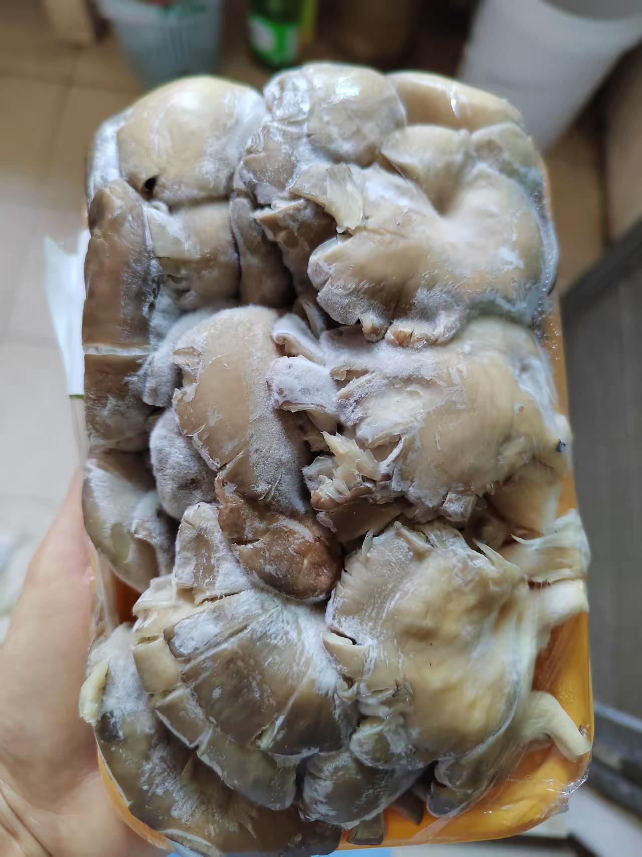 蘑菇买回来，冰箱里放一星期了，还能吃吗？