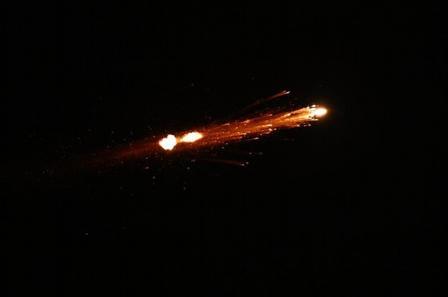 美军是真的肉疼啊！乌媒INSIDER8月31日爆出内情，伊朗甩过来几十枚导弹奔