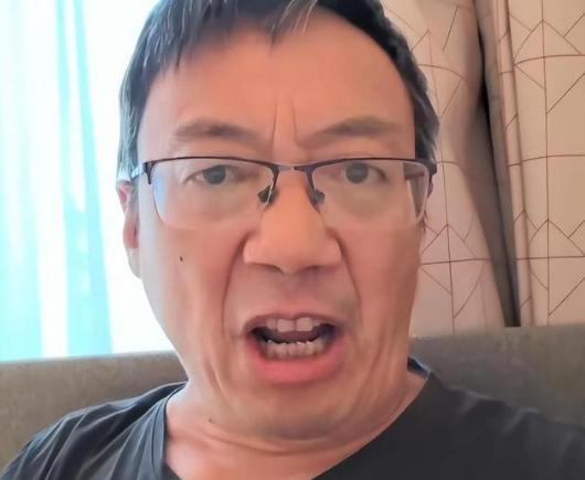 汤家凤说:美国街头的流浪汉，英语说得比国内某些专家还溜，不照样睡大街？印度人几乎