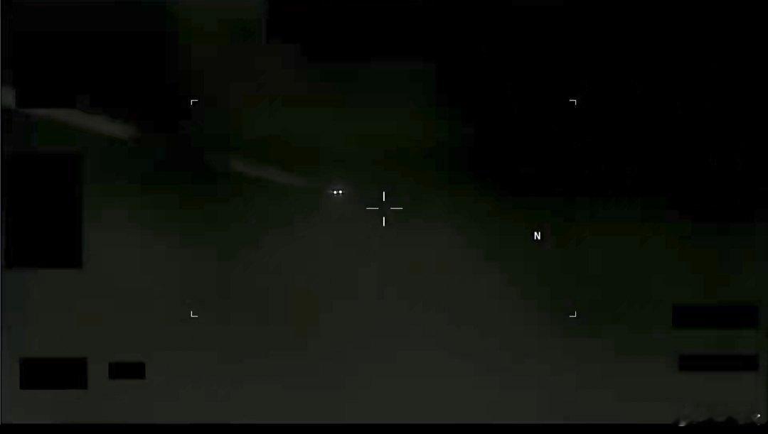 美国公开UFO档案，确实转移了人的注意力，我整天都在看，看得茶饭不思，几乎忘记了