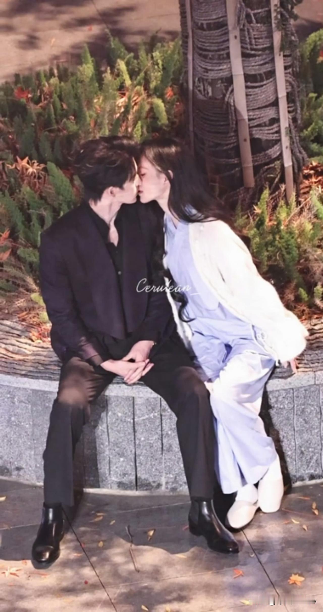 12月9日，敖瑞鹏沈羽洁埋颈吻看大家都在磕，只有我磕不动么？作为敖呜义口cp粉