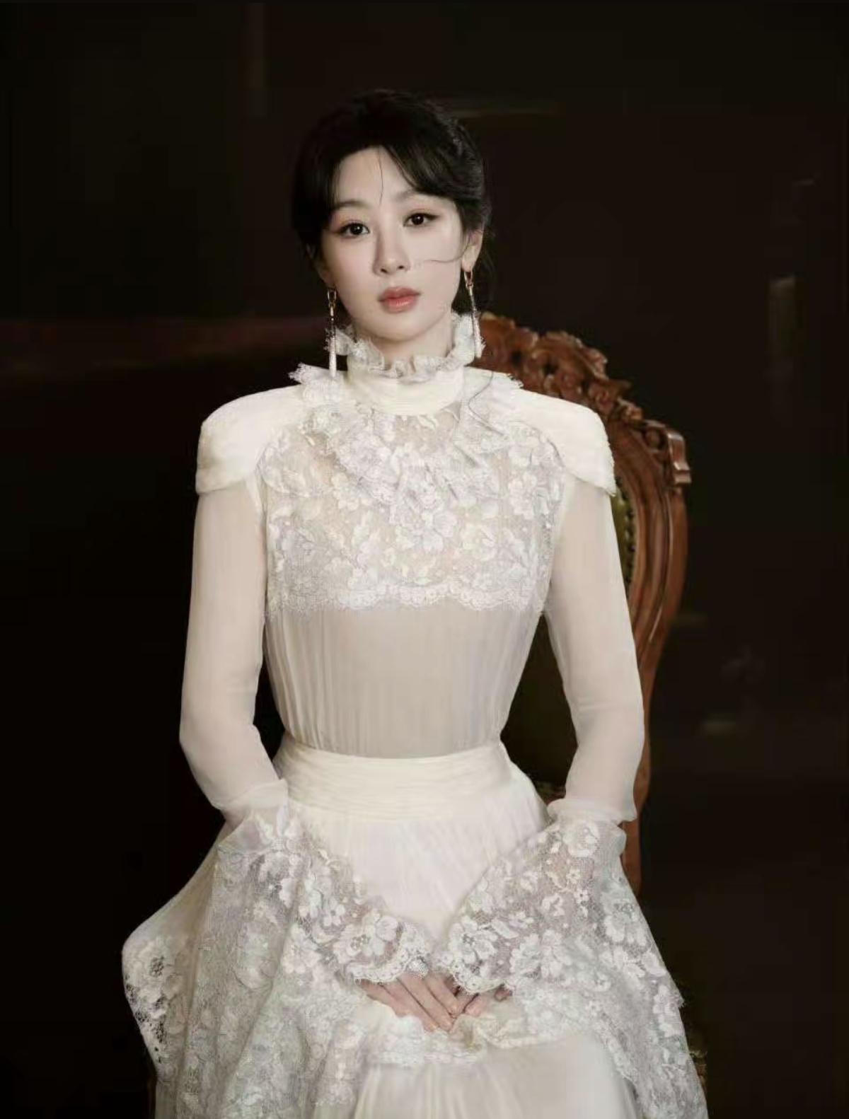 杨紫，是属于舞台和镜头的天生女主角[比心]杨紫的白玉兰造型，是刻在骨子里的贵气与