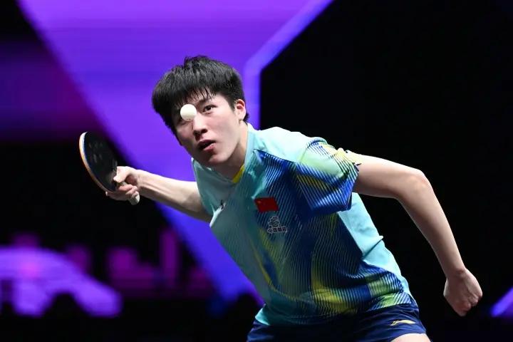 温瑞博为什么横空出世，关键在于正手真的强，这是目前世界男乒少有的正手强的选手。