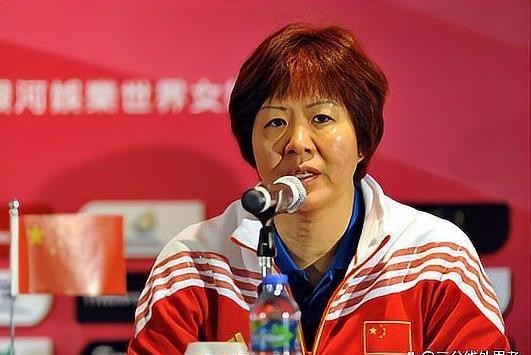 中国排球全面下滑，有人在自己的位置上却稳如泰山。中国女排亚锦赛仅亚军，失去了直