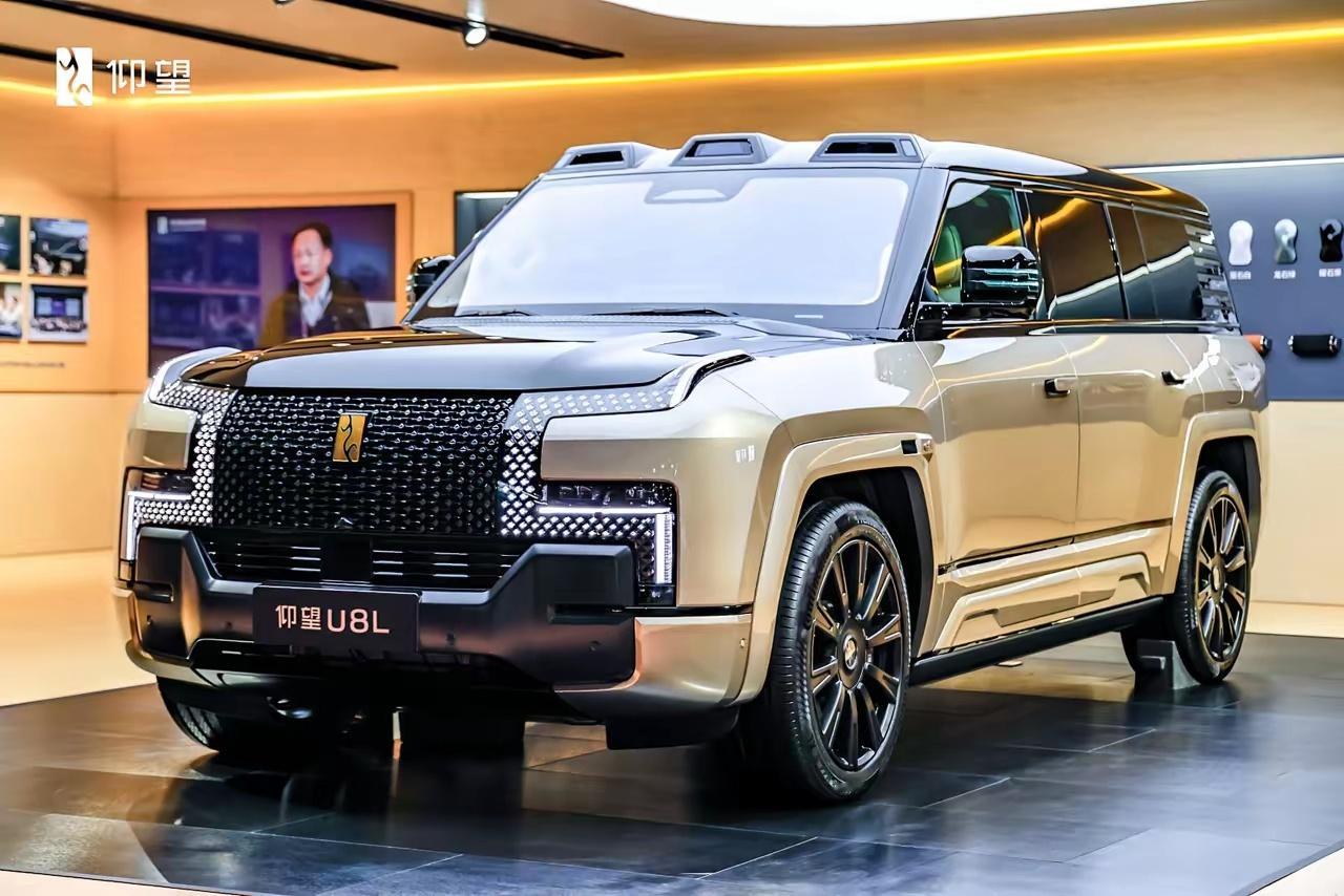 2025年的汽车市场宛如一场科技与美学交织的盛宴。激光雷达从高端配置悄然普及至1