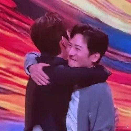 李维嘉回湖南卫视了!后台哭到停不下来,这话听着太戳人!前几天刷到湖南卫视的