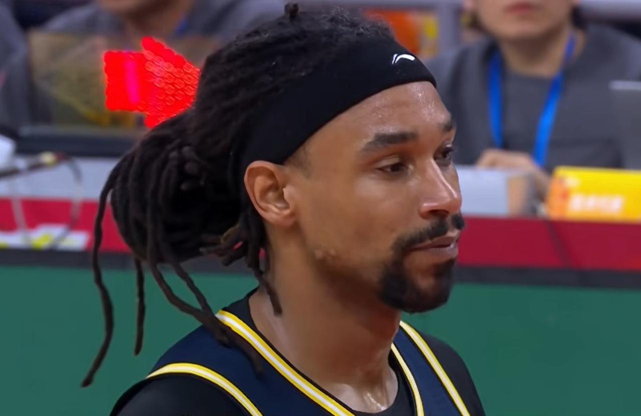 CBA最会装的球员！前面三节比赛划水，第四节最后关键时候，连续中投命中，帮助球队