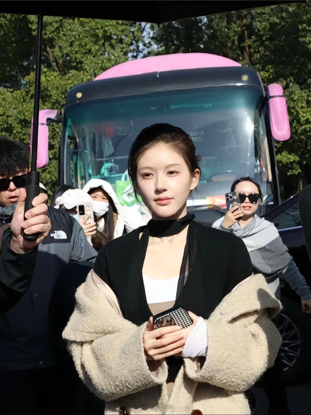 赵露思恋人路透，这姐生图强的可怕