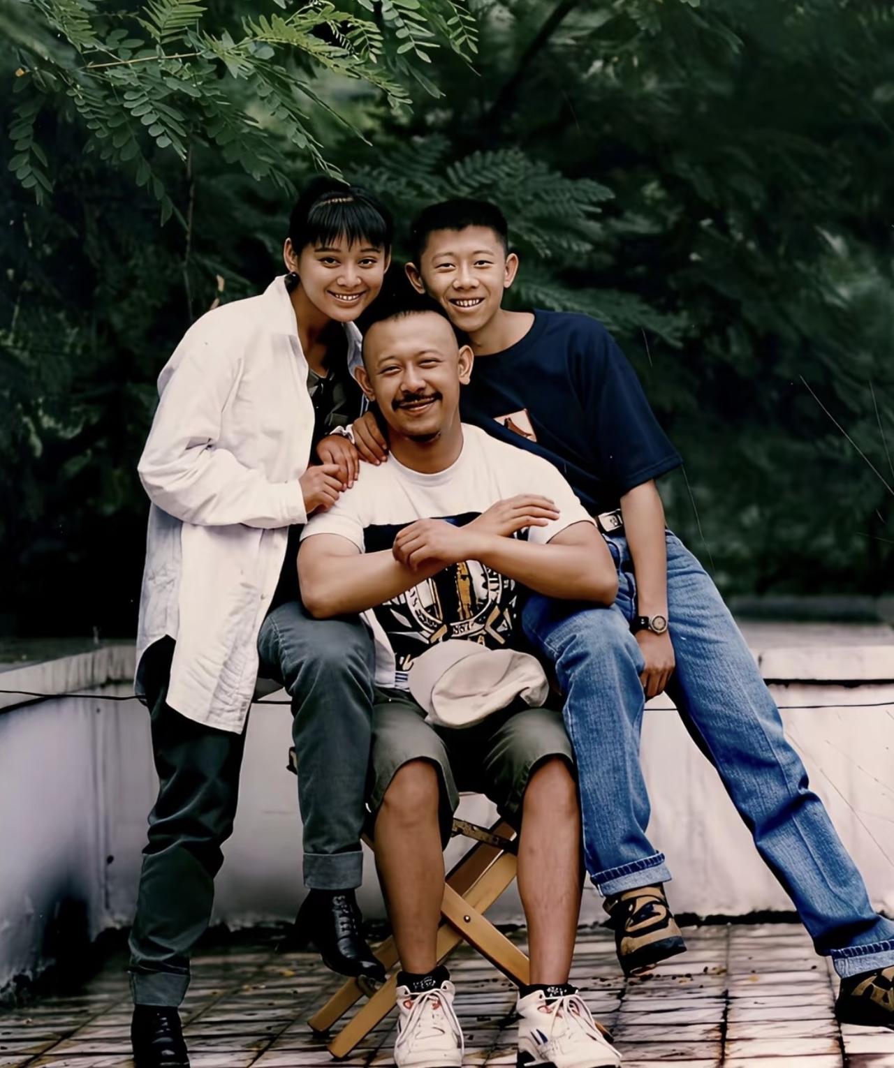 一张明星的老照片，1993年，北京，30岁的姜文，21岁的宁静，还有17岁的夏雨