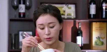 在人生的关键抉择时刻，李超的女儿做出了令人动容的决定——为了爸爸，她不出国了。