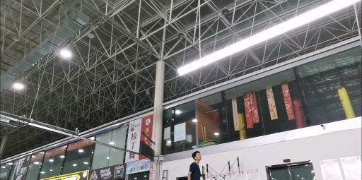 羽毛球挥拍特别怪异怎么办？现在看到动作不好看有点气馁了希望能得到知友们
