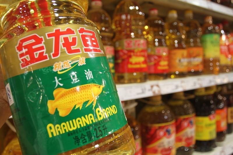 金龙鱼为何要为十年骗局买单金龙鱼这次真是“栽大跟头”了，子公司卷入十年空仓骗局