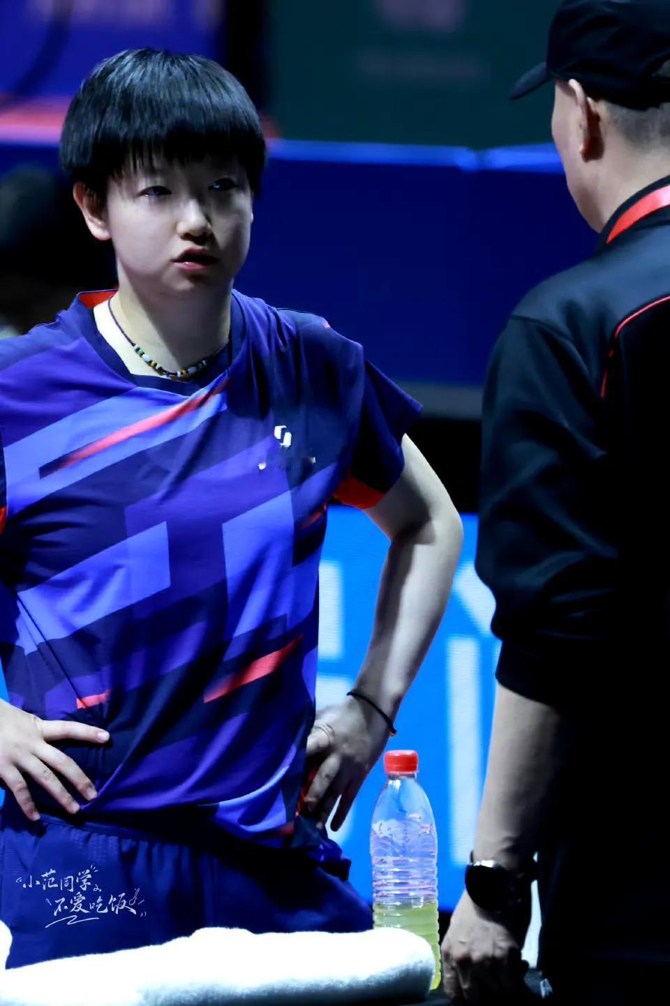 孙颖莎叫暂停后，教练基本就插不上话了，全听她在说了，关键莎莎分析得全对！