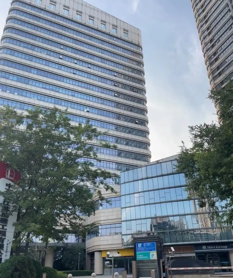 靓家居老板在广州天河区写字楼跳下去！想想都觉得很痛，站在那么高的地方得需要有多