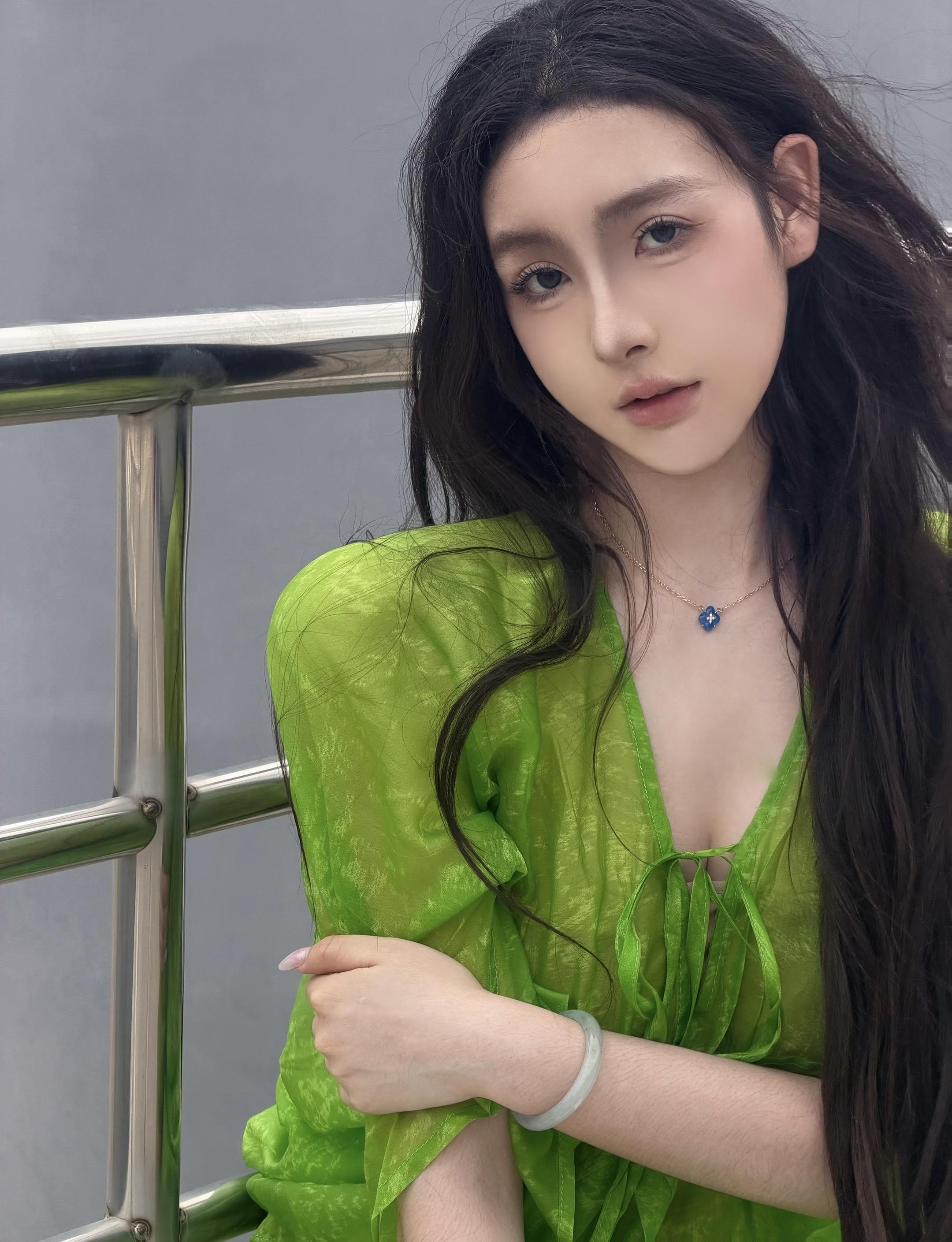 我无法把她想的太坏 因为她就是想要爱 再坏的目的也就是这个