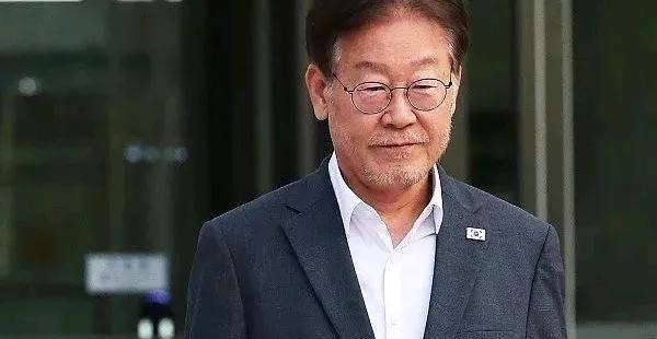 尹锡悦或将牢底坐穿，被逮捕前留下一句话，最后还想挽救金建希。不过韩国法律还确实奇