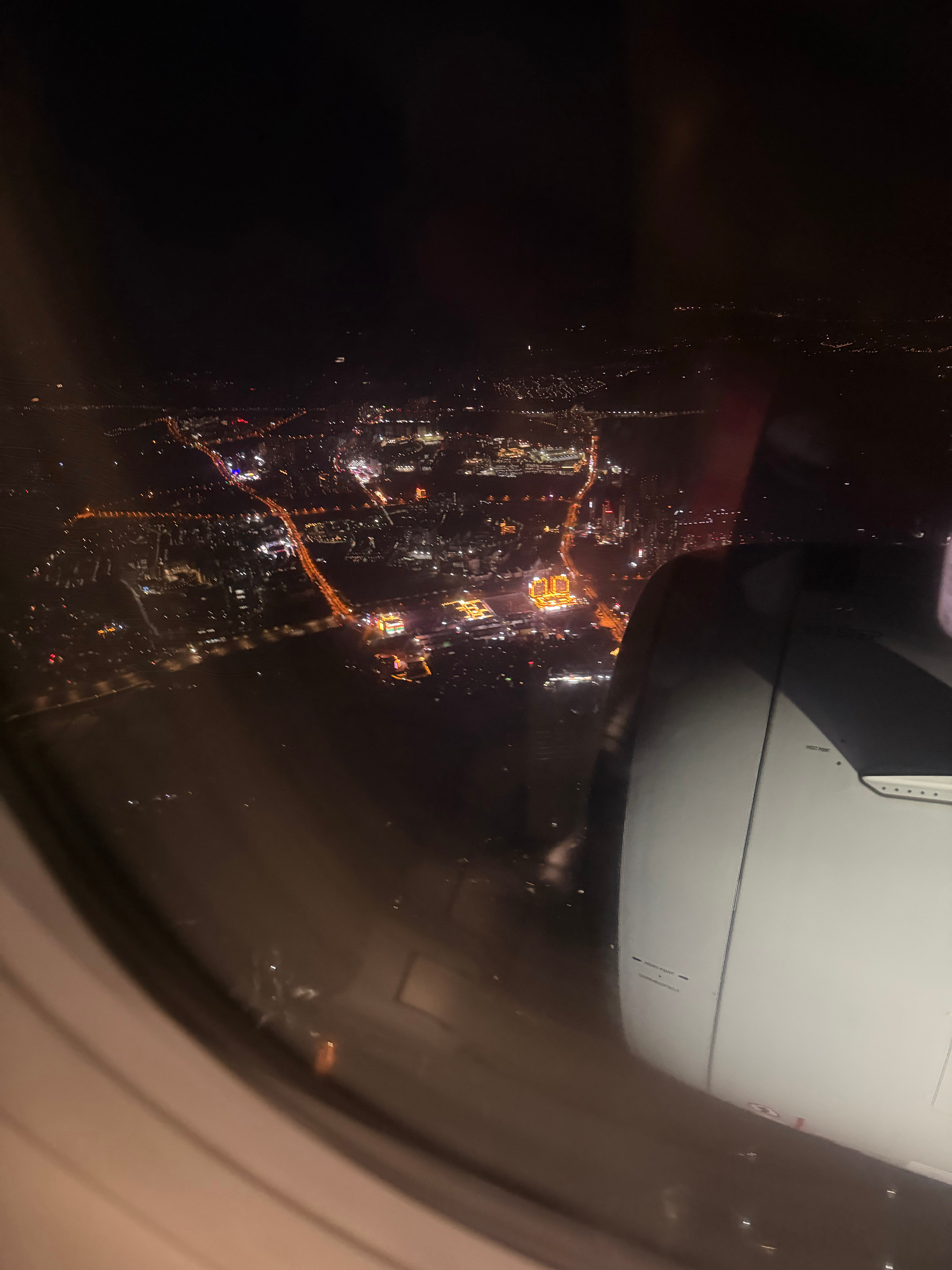 灯火辉煌可以吃米线了