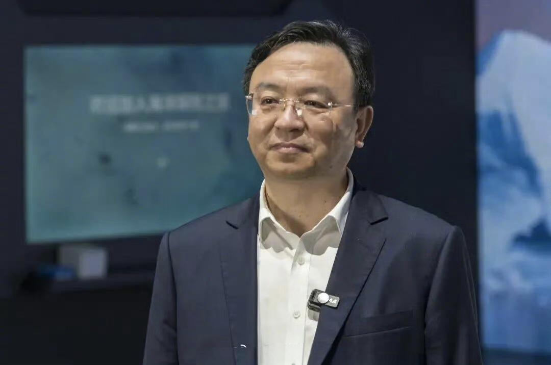 王传福连任董事长上热搜，比亚迪的“定海神针”还是“隐患”？9月29日，比亚迪