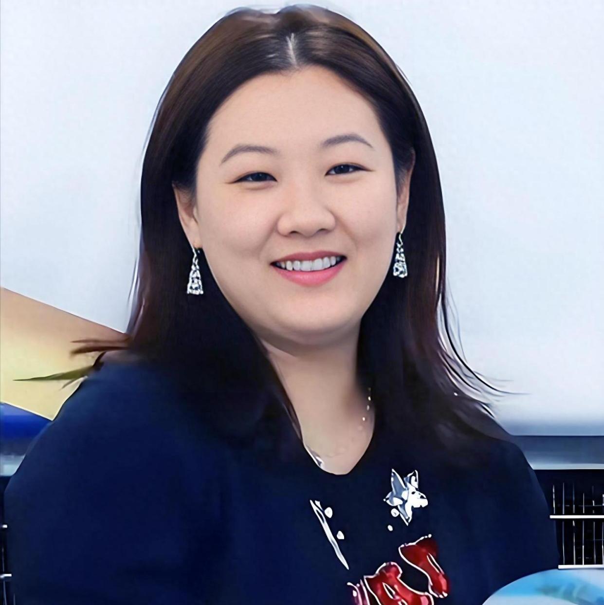 伏明霞当年不顾家人反对的婚姻，如今活成最好答案47岁伏明霞近况曝光，当年父
