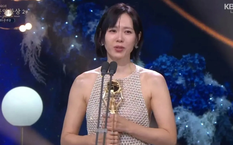 韩国青龙奖真是比料想的还要精彩。最大赢家是玄彬孙艺珍夫妇，最大输家当属宋慧乔