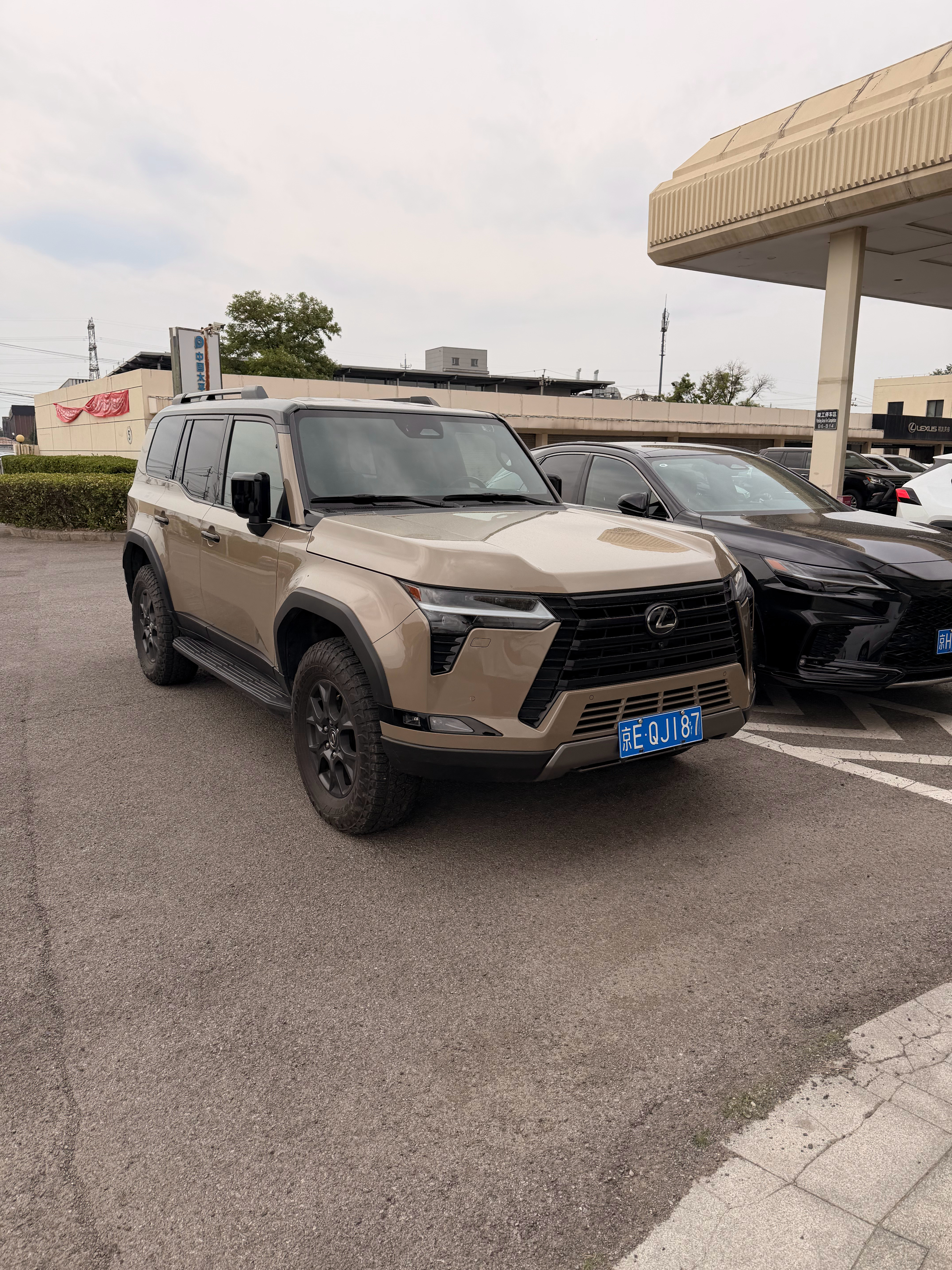 终于借到了一个我心心念很久的试驾车雷克萨斯GX550H这个车价格和定位都和我的卫