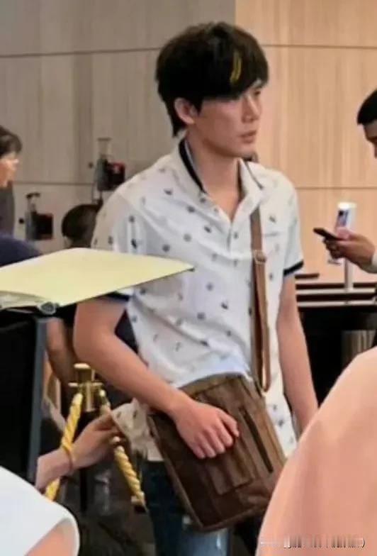 王安宇估计要后悔去广东了。好好一个孩子，去拍一个戏，这才几天就折腾成这样子，