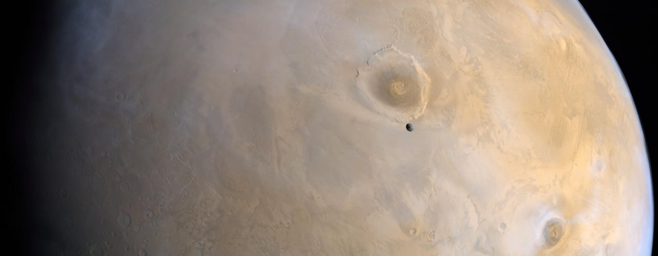 火星快车拍摄的火卫一上空奥林匹斯山的令人难以置信的照片​​​