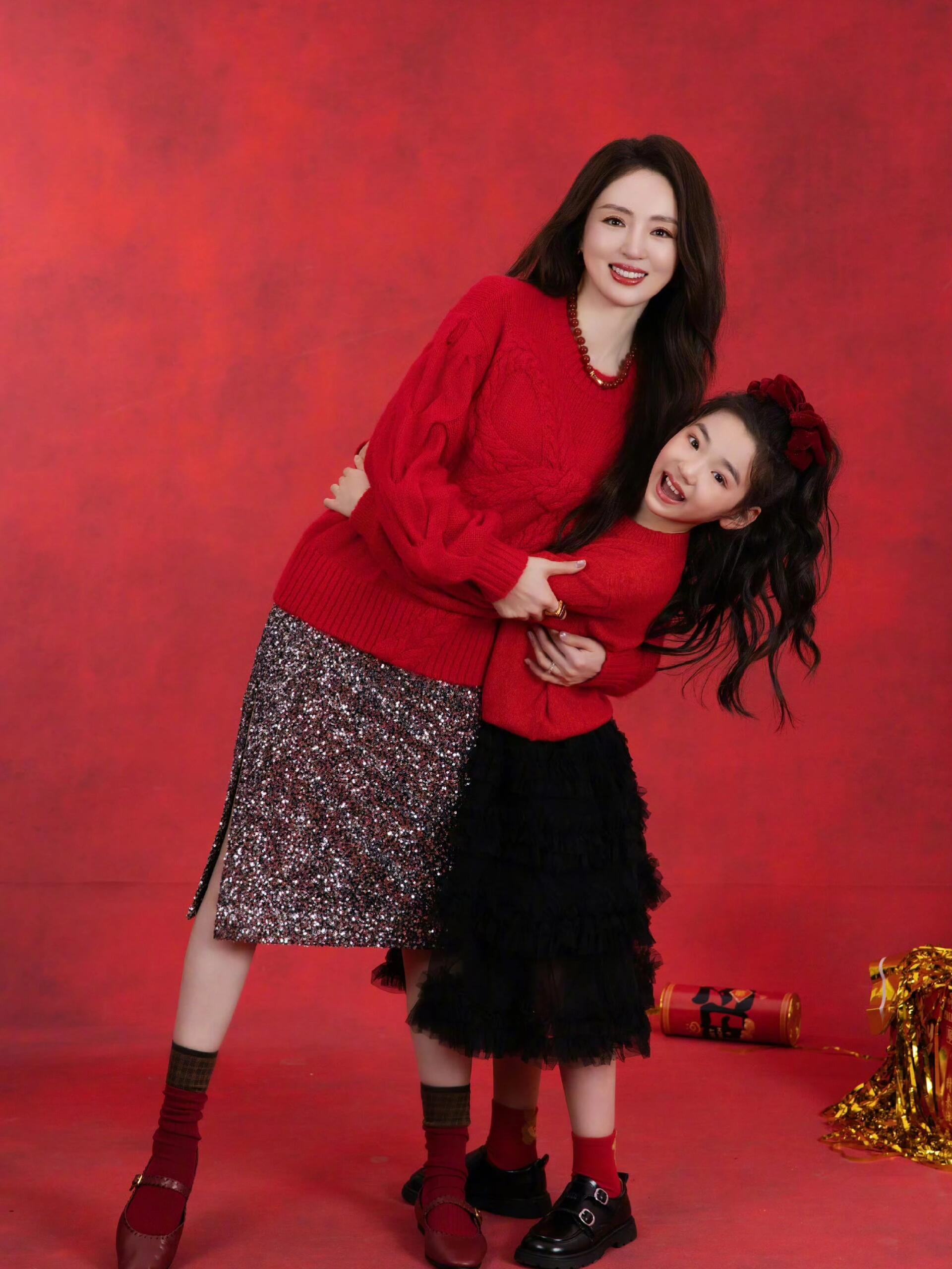 董璇晒全家福！张维伊状态很好！