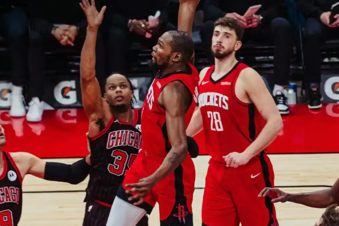 申京这货，本赛季到底咋了啊！优点发挥不出来，缺点一大堆，看的脑溢血！以前灵动的