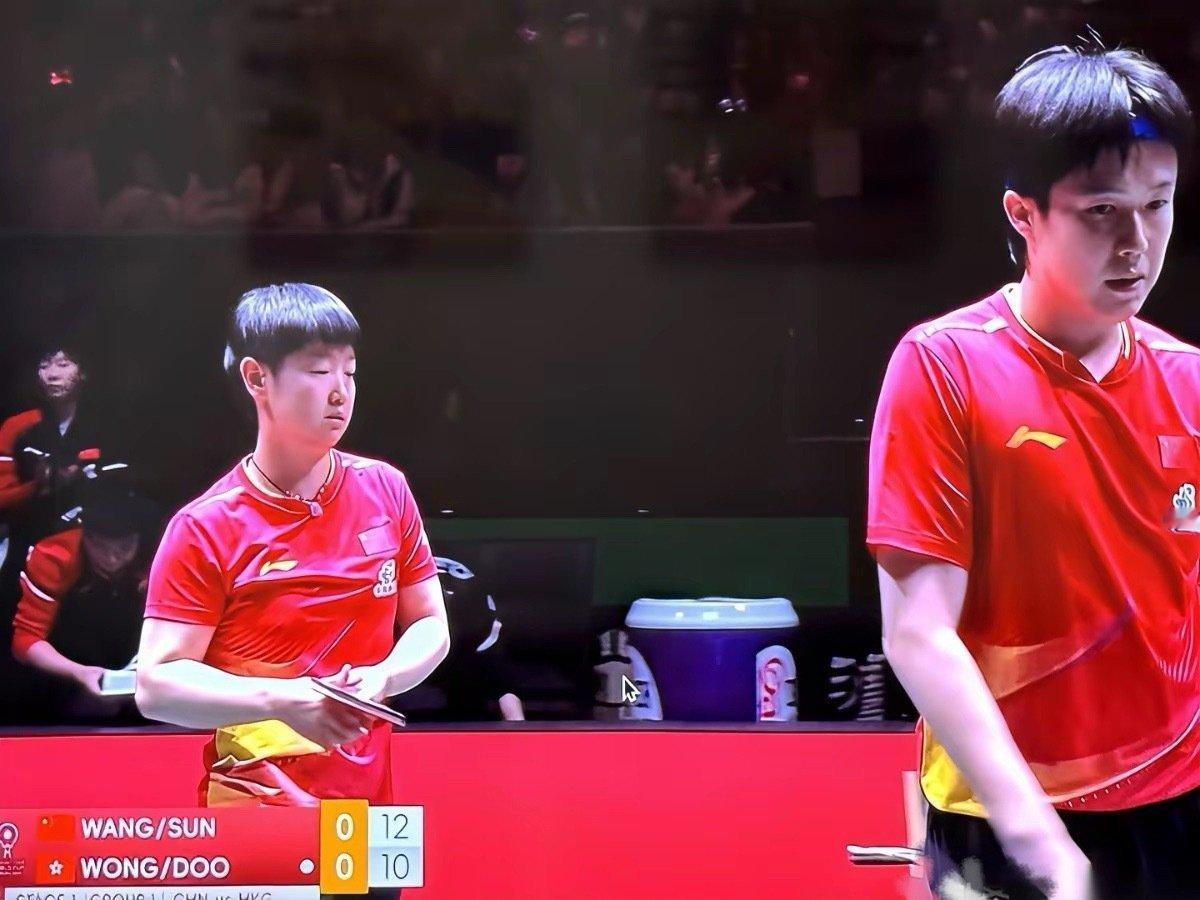 讲真，我看完都替他捏把汗。一局球，一个人，失误丢了9分。旁边搭档的孙颖莎，才丢了