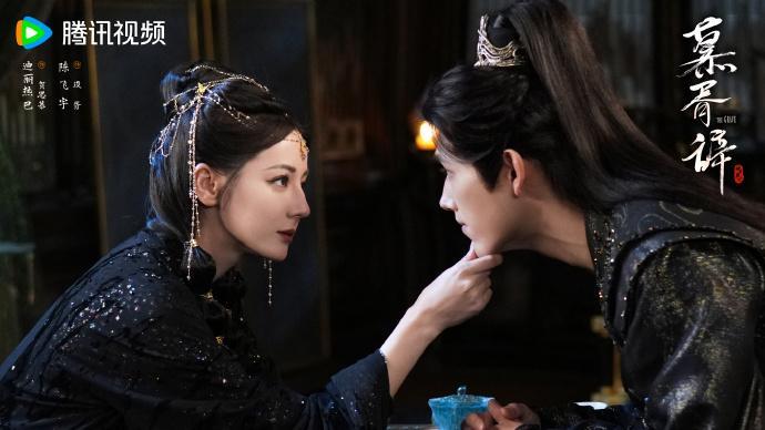 迪丽热巴陈飞宇破300万海报迪丽热巴陈飞宇暗愫抚心间迪丽热巴陈飞宇破300万海