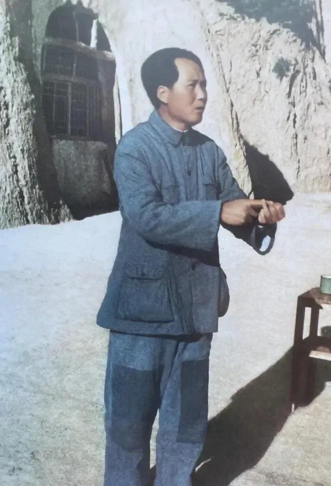 1956年，毛主席在接见徐州地委书记时，突然问道：“‘四’下面加个‘南’念什么字