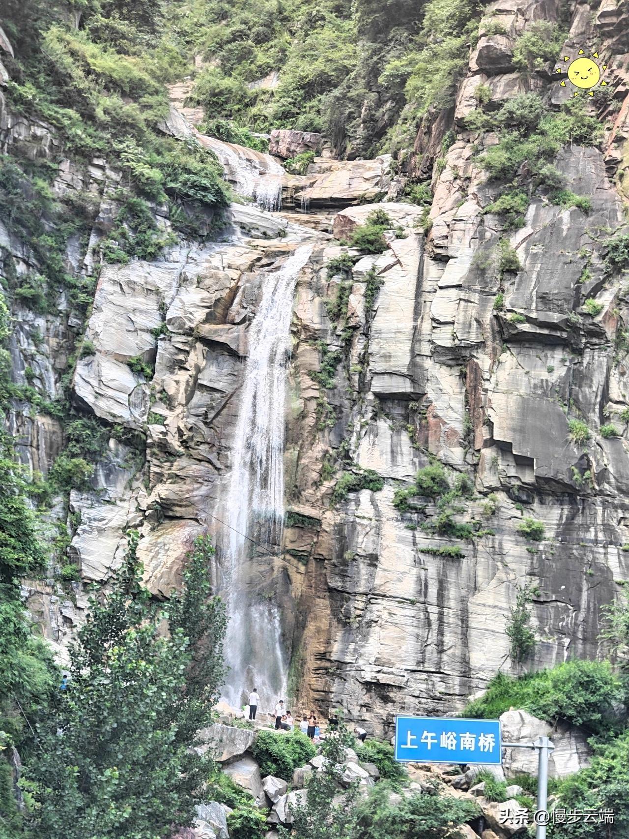 藏在太行山谷的山野飞瀑导航至上午峪南桥，便能邂逅南太行原生态的三叠瀑奇观。