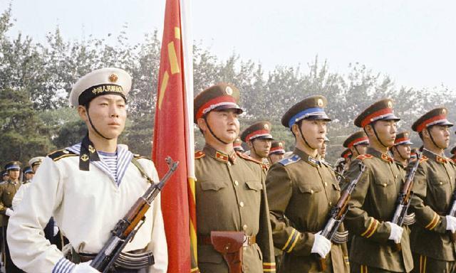 新疆，这片北接草原、西联中亚、南望南亚的辽阔疆域，为何直至80年代，始终未驻扎军