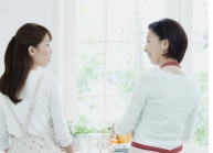 我妹妹的婆婆真的是个很有趣的人！在婚宴上，有人对她婆婆说，你孙女长得真俊，跟