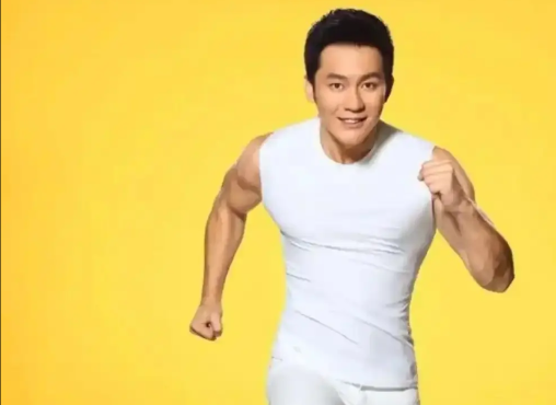 终于明白李晨为啥不怎么拍戏了！并非缺资源，也不是没演技，而是他现在估计真不