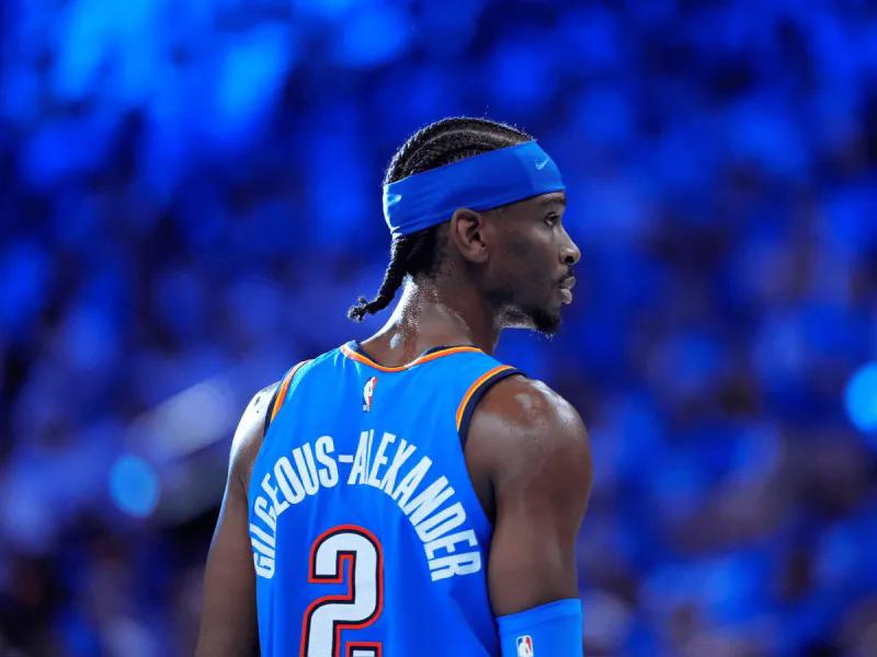 一个可怕的事情，东契奇已经被亚历山大拉开差距了。说句不好听的，东契奇就是大号的