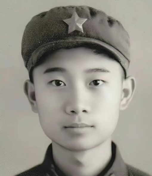 1983年，河北小伙考上军校。哪料，初恋女友却说：“我要结婚了，分手吧。”谁知，