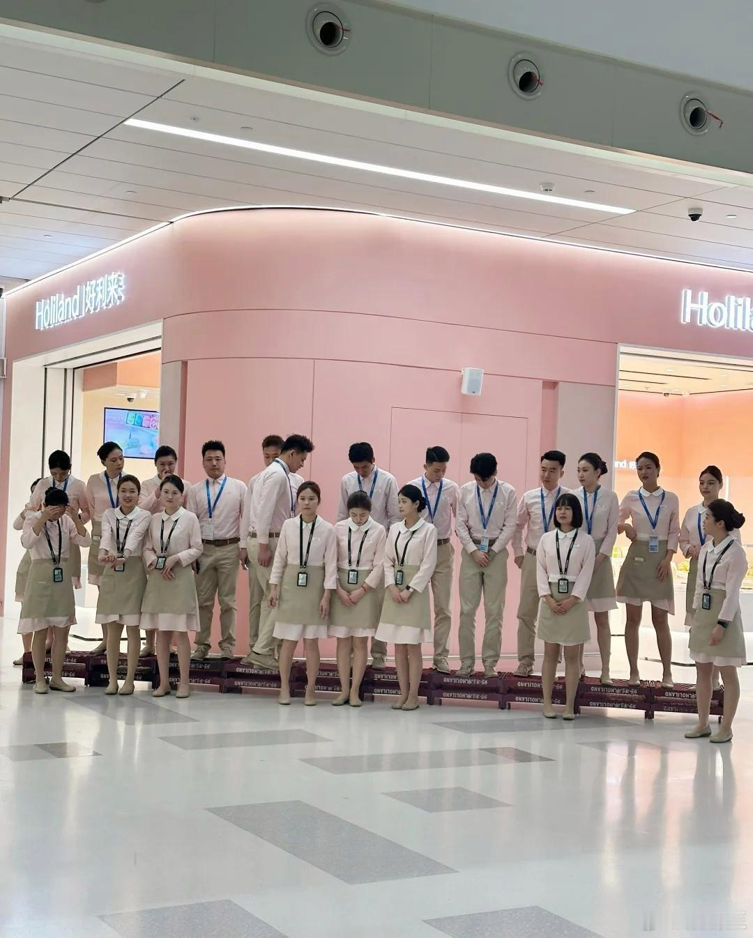 好利来真的全国都是这样的吗？大家平时逛好利来吗？听说好多男生喜欢逛。