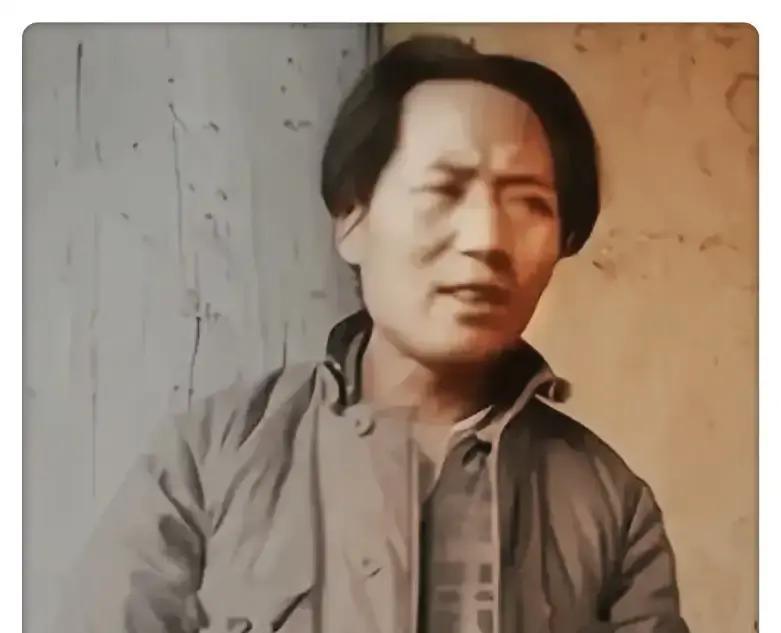 晚年贺子珍回忆说：其实还在长征开始之前的那段时间里，毛泽东就已经显露出了他在军事指挥上的过人天赋！朱