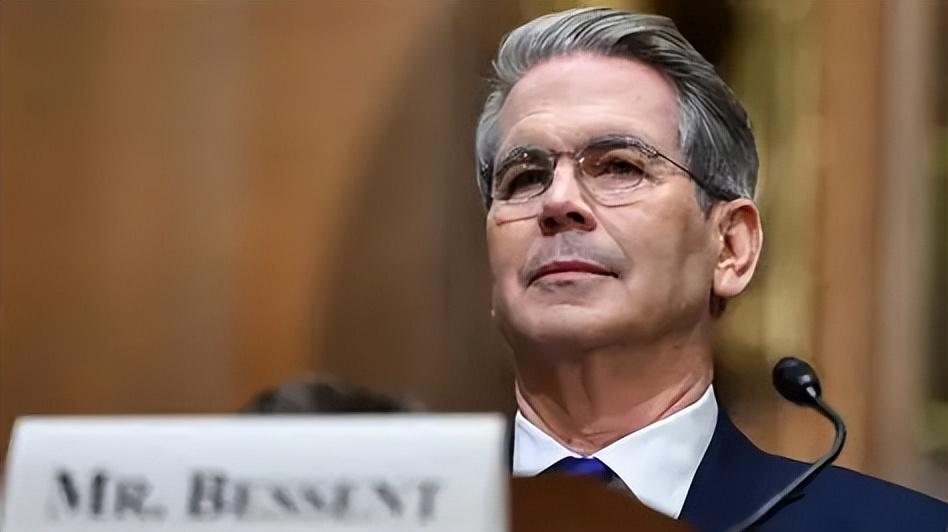 最近美国财长贝森特公开吐槽，说中国产的电动汽车是“燃煤车”，一点都不环保。