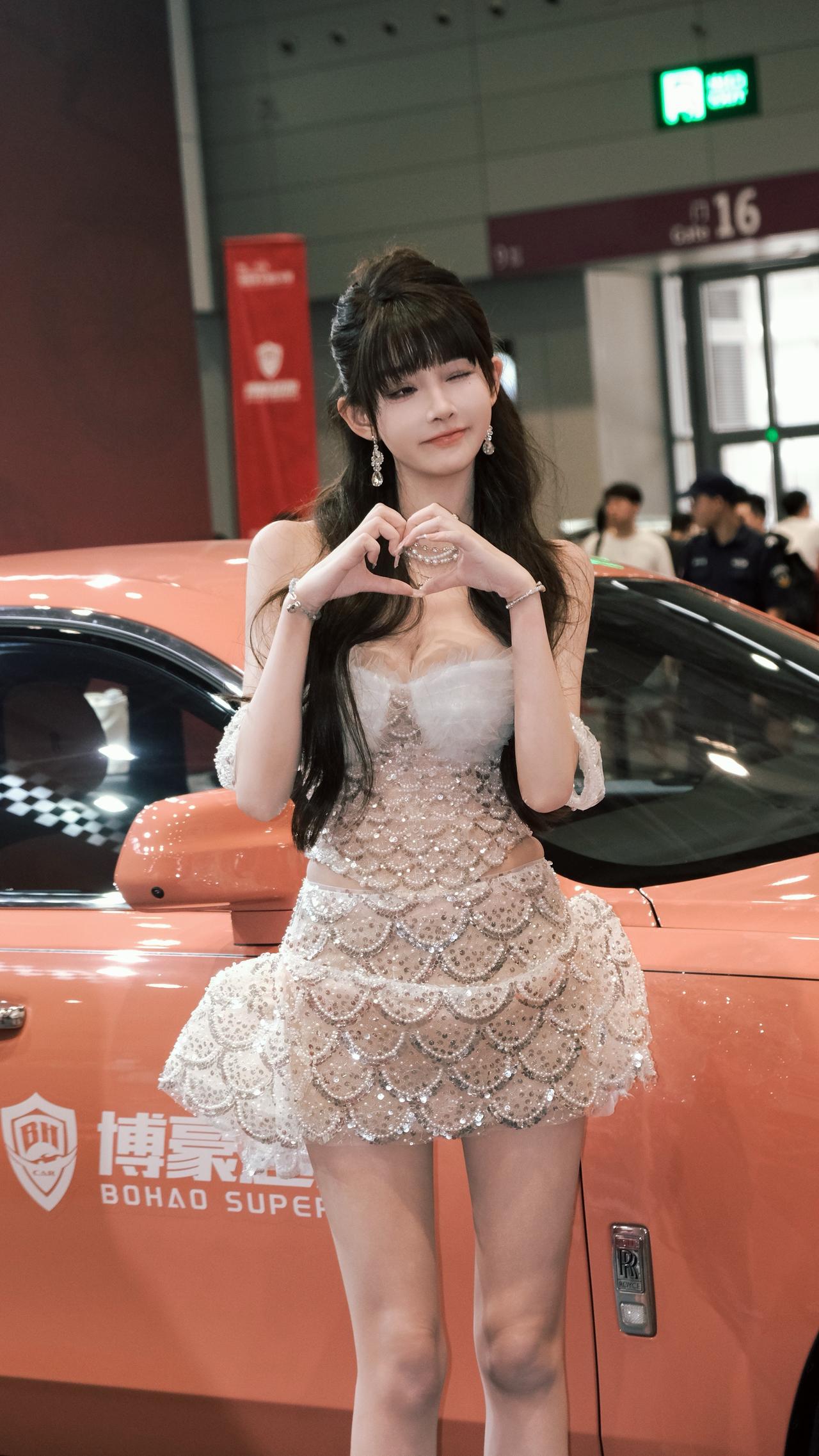 车展摄影美女车模甜妹车粤港澳大湾区车展内燃机的魅力