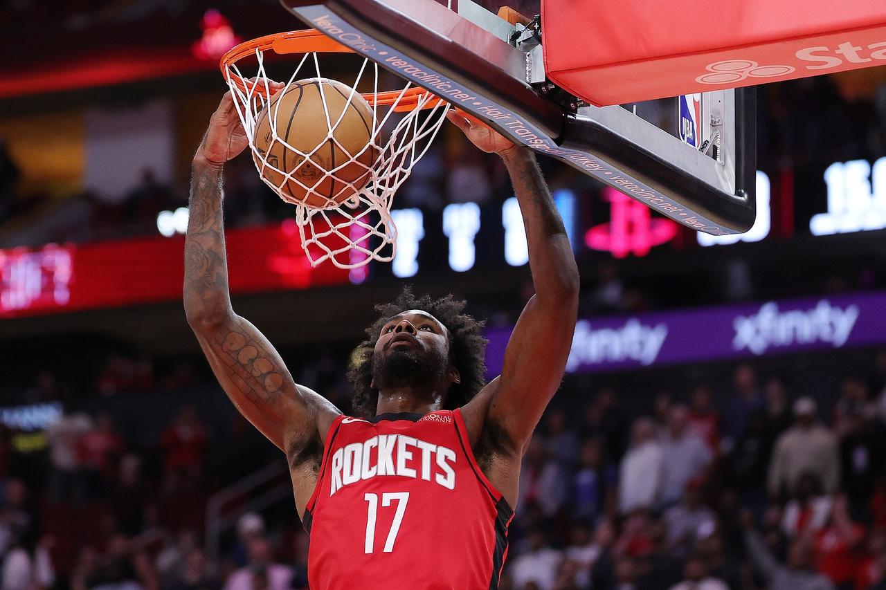 五连胜期间场均14分5篮板2.5助攻1抢断0.8封盖。赛季至今投篮命中率51%，