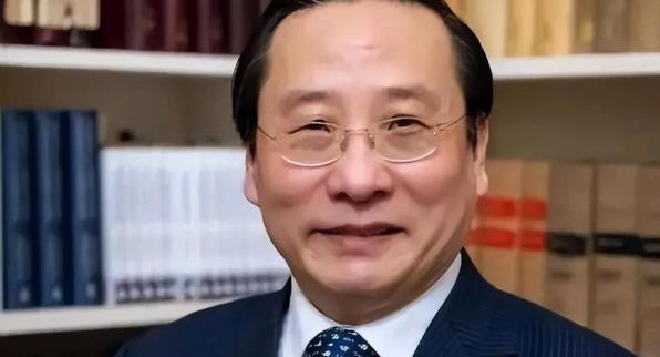 “美国制不制裁，已经不重要了！”中国学者高志凯这句话，精准打穿了所有跨国巨头的最