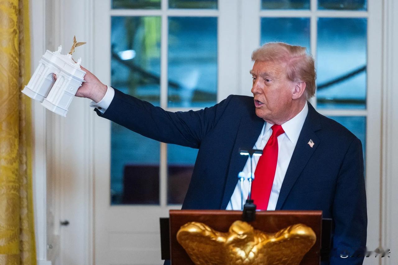 特朗普：兴建美版凯旋门今天凌晨，美国总统特朗普在白宫宣布将立即启动在华盛顿兴建