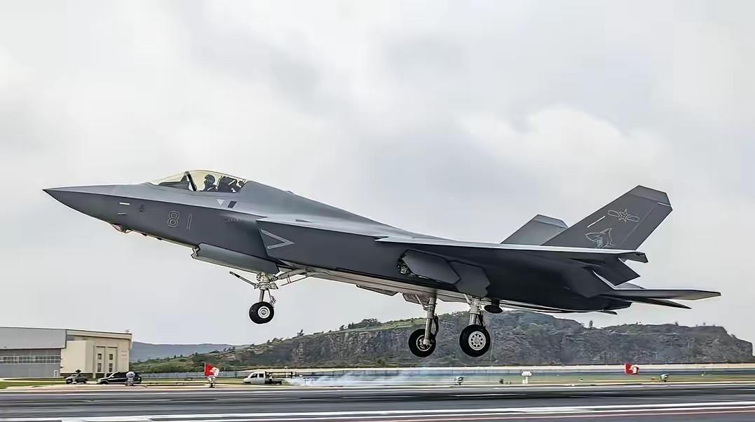 话说回来，这场打得昏天黑地的中东战争，背后极可能藏着一个筹谋已久的惊天大局。