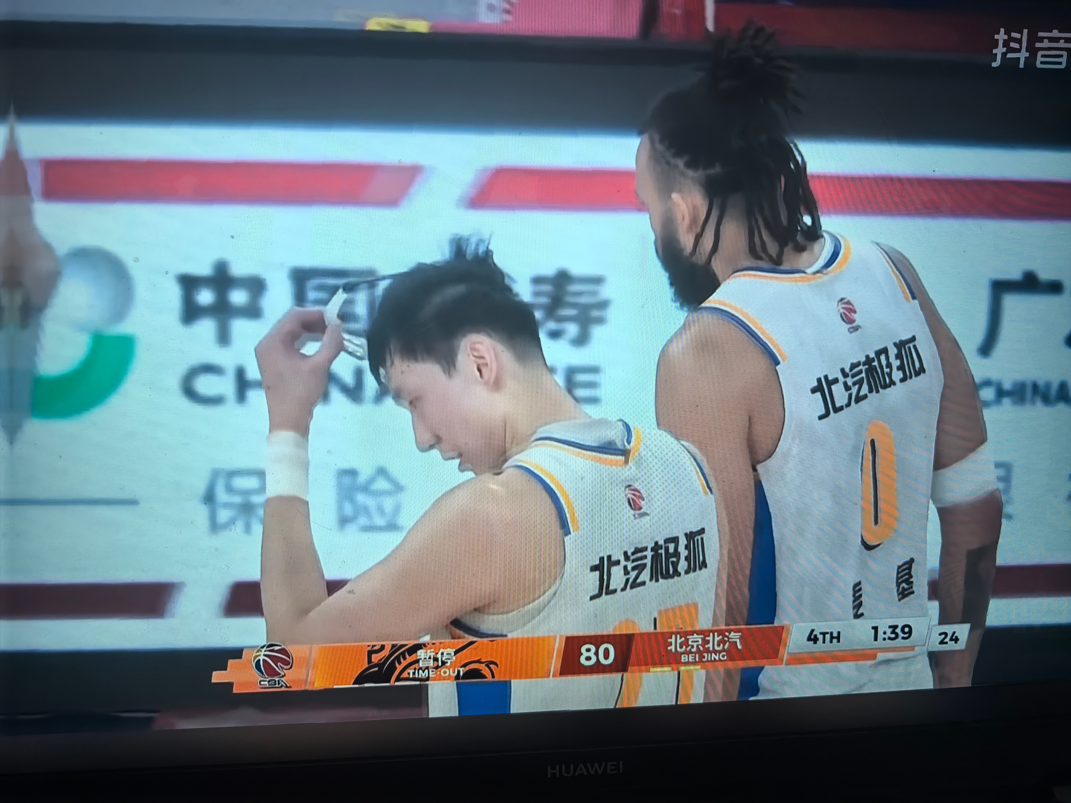 没想到x因素小威意外受伤了，两队的实力差距远比终场分差大得多，主要是第四节单外援