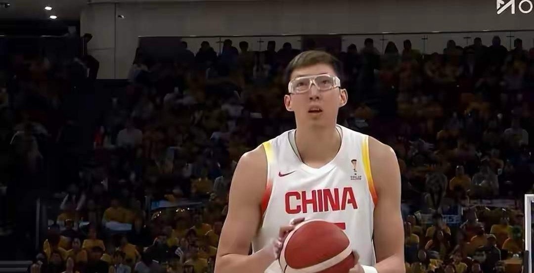 殷切希望周琦退出中国男篮，原因是我们网上不懂装懂篮球迷，真的太多，如中国男篮在主